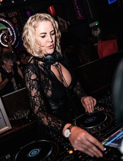 EINMALIG Events im Club 102 in Neuss