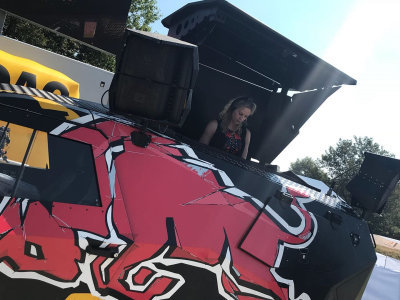 DJANE MEELA im Red Bull Event Car bei der ADAC Rally Deutschland in Sankt Wendel.