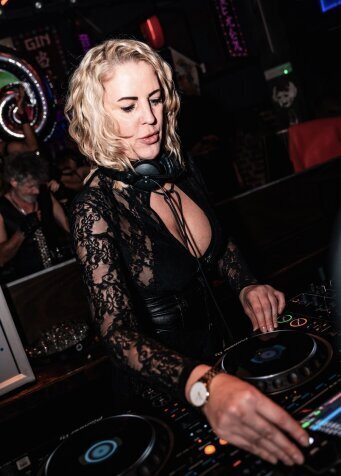 EINMALIG Events im Club 102 in Neuss