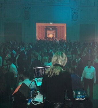 Universitätsball Wuppertal 2018
Warm up Dj für die Band Groovin Affairs
Djane MEELA Mendelssohn Saal - Stadthalle Wuppertal